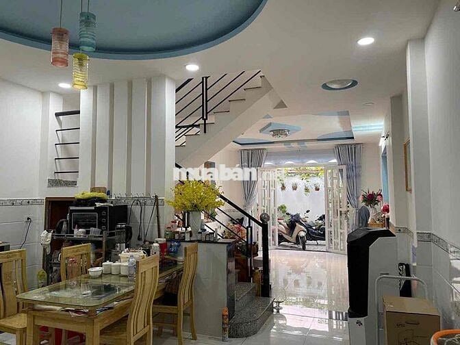 NHÀ ĐẸP HẺM XE HƠI SÁT MẶT TIỀN TÔ KÍ GẦN CHỢ BA BẦU VỊ TRÍ ĐẸP