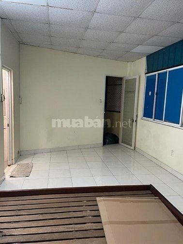 Cho nữ thuê phòng lầu 2: rộng 30 m2, hẻm 270 Nguyễn Trọng Tuyển, P8