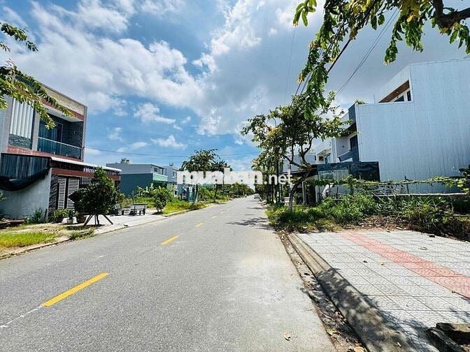 Bán đất đường Phạm Đức Nam, Hoà Quý 4tỷ5 sạch đẹp, kề ngã tư
