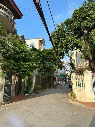 Cần bán gấp nhà 3 tầng ngõ rộng 47m2 Đức giang ling biên  giá 6ty7