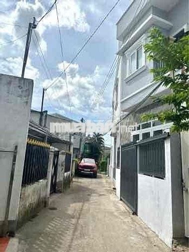 Cần bán nhà 1 trệt 1 lầu , còn mới cứng cáp , gần chợ Tân Vạn ,