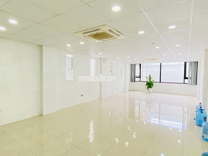 Cho thuê văn phòng tại phố Trần Điền 80m2 nhà mới 100% miễn phí để xe.