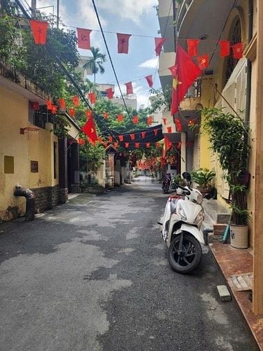 Phân lô Trần Quốc Hoàn 35m2*5T ô tô vào nhà, nhà ở ngay, gần phố 12 tỷ
