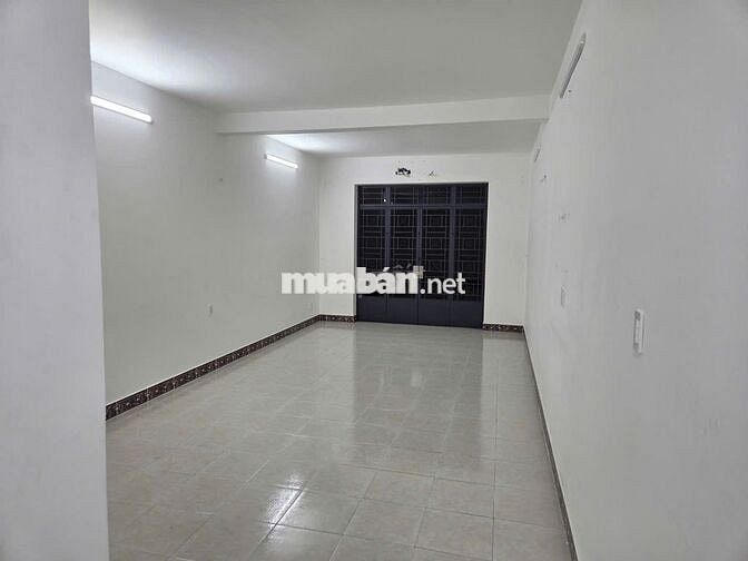 Nhà mặt tiền 8PN thang máy, gần bệnh viện CR và mall giá siu tốt