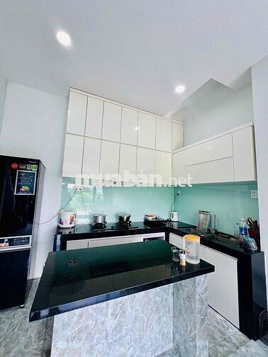 Nhà Mới Sạch Đẹp DT 100m2 1Trệt 2Lầu 2Pn 3Wc Hẻm Xe Tải Gần Trường Học