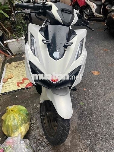 Bán xe Vario 160cc Trắng biển Hà Nội …zin nguyên !