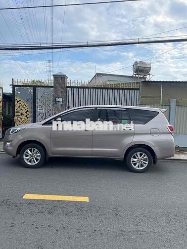 Toyota Innova 2019 2.0E - 100000 km
