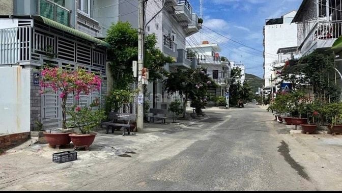 Bán nhà đẹp lô góc-DT58m2-4TẦNG-4PN-đường nhựa 13m-vĩnh hoà-NT-5tỷ4