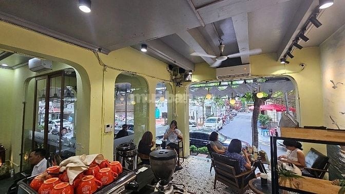 Sang nhượng cafe lô góc khu Hoàng Đạo Thuý 