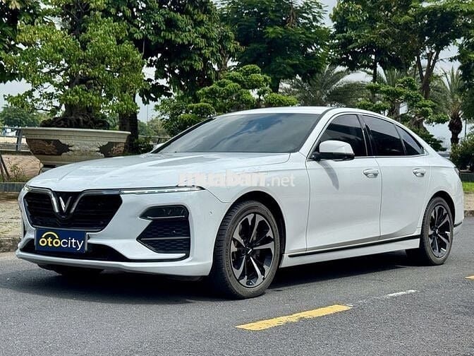 VinFast Lux A Plus 2022 - Màu trắng - 4v6km
