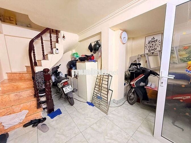 Nhà Phố An Dương, cách phố và ô tô vài bước, 23m, 6 tầng.