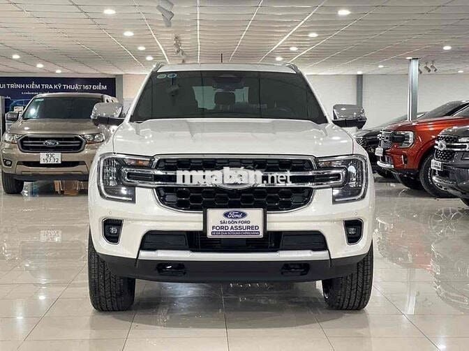 Ford Everest Titanium 2023 lướt đẹp - 11.000 km