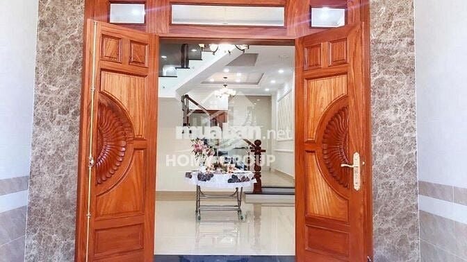 NHÀ NGUYÊN CĂN MẶT TIỀN ĐƯỜNG 2 LẦU 4PN SÂN ĐẬU OTO NGAY VẠN PHÚC HBP