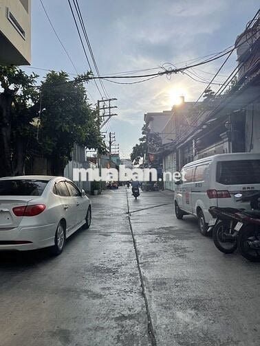Bán nhà 3 tầng, giáp Bệnh Viện Bình Tân, 48 m2, nhỉnh 4 tỷ