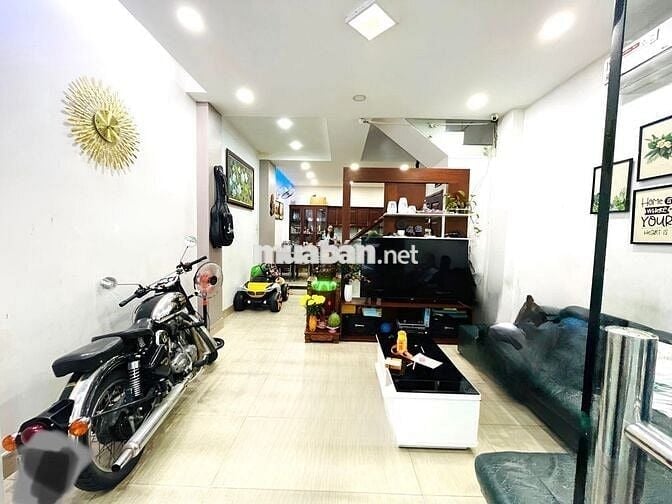 Nhà 4 tầng ô tô đậu cửa, Ni Sư Huỳnh Liên gần Bàu Cát.