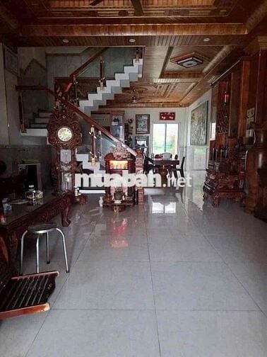 Cần Bán Gấp nhà 1 trệt 3 lầu đẹp 5,6x20m Shr Vị Trí đẹp đg 12m thông