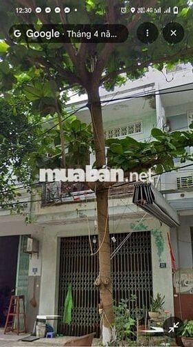 Nhà 2 tầng: Mưa cỡ nào cũng không không chạm nước.