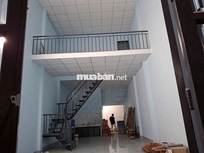 Nhà mới xây 1 phòng kín 1 phòng hở.gần chợ Bình Thành