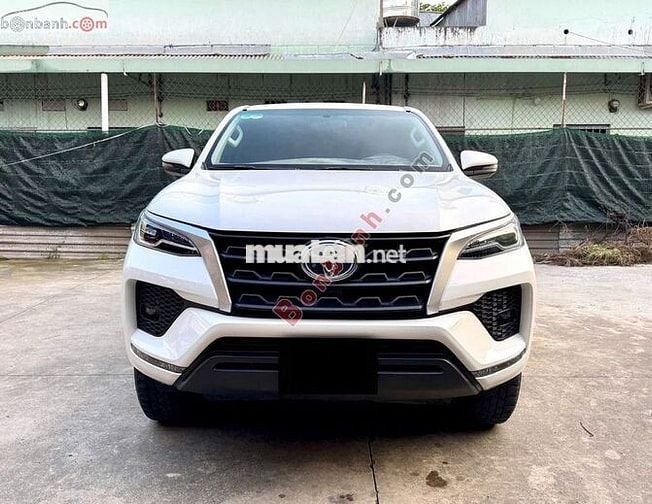 Toyota Fortuner 2.4L 4x2 MT 2022 - 810 Triệu