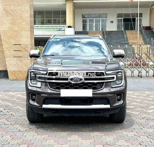 Ford Everest Titanium 2 cầu 2024 xuất hoá đơn cao