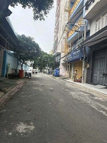 Bán nhà HXH đậu trước nhà trường Chinh p15. Q.TB dt: 4,2 x 23. Lầu