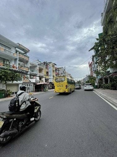NHÀ 110M - XÂY 4 TẦNG - MẶT TIỀN ĐƯỜNG 26 - CÁCH ME TRO 100M ( 20 TỶ )