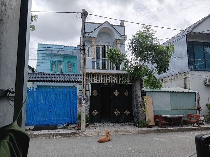 Bán nhà mặt tiền đối diện chợ.