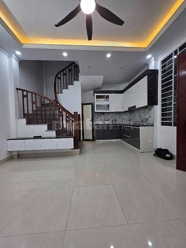 BÁN NHÀ RIÊNG BÁT KHỐI 30M2 - LONG BIÊN.