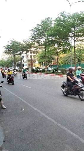 Bán 950m2 đất mặt phố Nguyễn văn Cừ,  mt;50m, giá 86 tỷ 