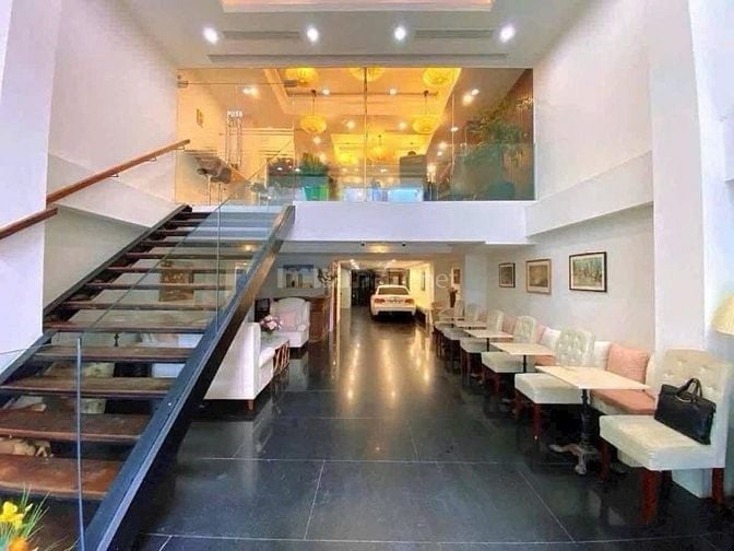 KHÁCH SẠN 10 PHÒNG GIÁ 8 TỶ 2 ĐƯỜNG LỚN 6M CÁCH ĐƯỜNG 60M VỊ TRÍ ĐẮC Đ
