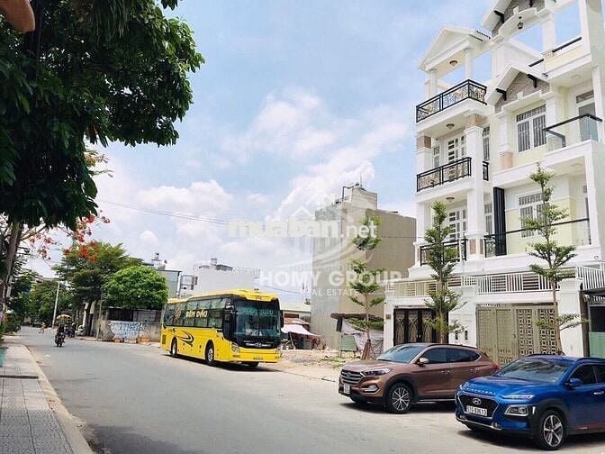 NHÀ 3 LẦU 4PN 5WC, SÂN ĐẬU OTO, SÁT BÊN VẠN PHÚC CITY, THỦ ĐỨC