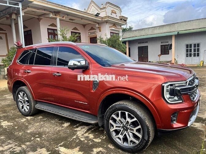 Ford Everest 2023 Titanium 2.0L 4x2 AT - 15000 km