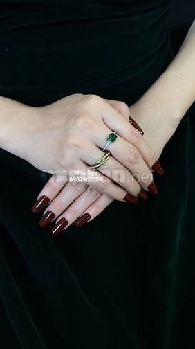 Tuyển thợ chuyên làm nail và gội 