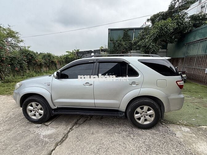 Toyota Fortuner 2010 2.7V 4x4 AT - 220000 km