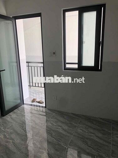 Nhà mới xây ,phòng có máy lạnh full nội thất