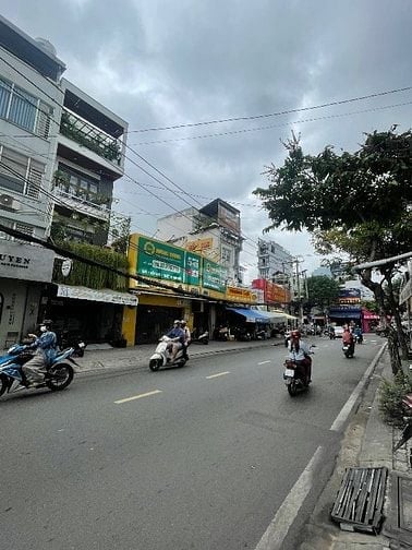 Bán nhà Lâm Văn Bền Q7 DT 10x12m Giá 24.9 tỷ