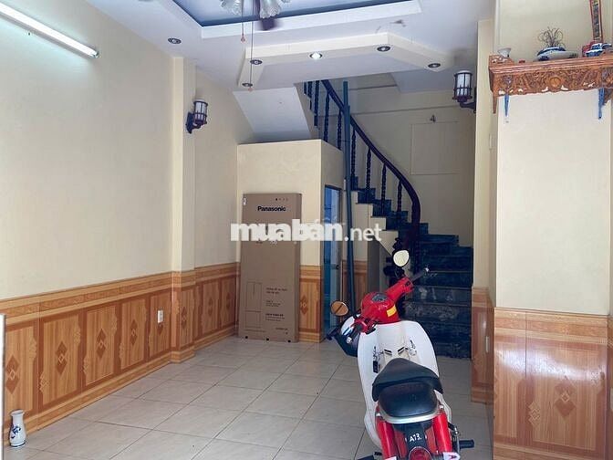 Nhà nhỏ phù hợp gia đình trẻ cần bán, vị trí cực đẹp