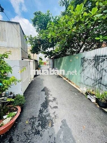 BÁN ĐẤT TẶNG NHÀ SÁT MT ĐƯỜNG HXH 120M2 FULL NỘI THẤT XÁCH VALI VÔ Ở