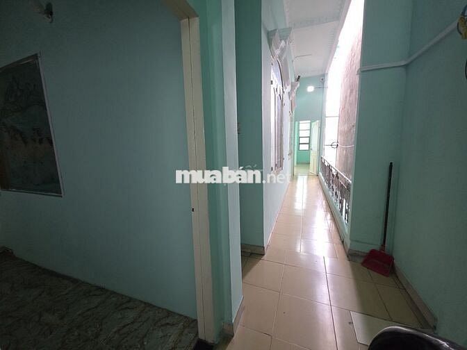 Cho thuê 1 tầng trong nhà nguyên căn 136m2, trung tâm phường TCH Q12