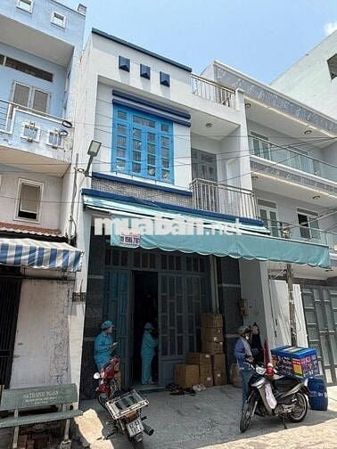 Nhà Bán, 2.5 tấm ,sổ hồng riêng. xây kiên cố. Hướng đông-5x17m