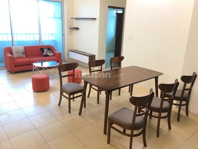 Cho thuê căn hộ chung cư 96 Định Công, 135 m2 sát đường giải phóng