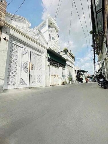 HÀNG HIẾM, NHÀ MỚI, NHỈNH 4T, NHÀ BÈ, HẺM XE HƠI.