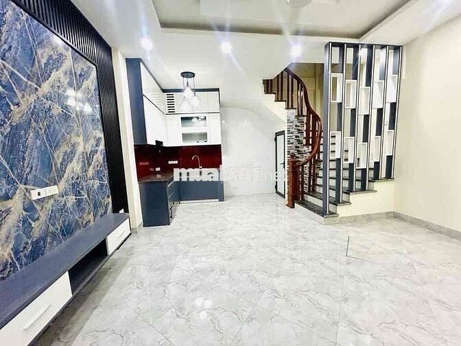 Bán nhà phố Nam Dư - Ô tô đỗ cổng - Nhà 5 tầng mới. Giá: 6,2 tỷ