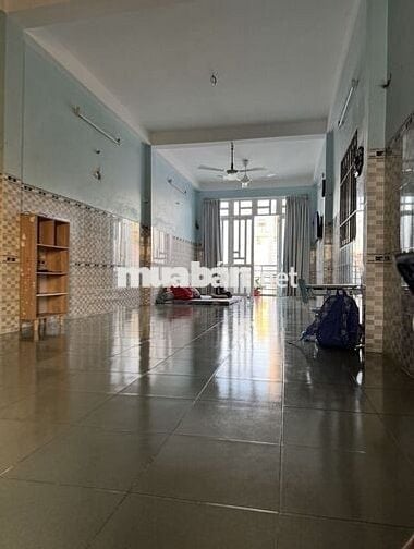 Nhà nguyên căn trống suốt, 6 phòng ngủ