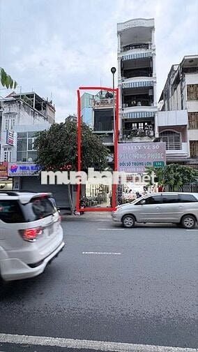 Nhà mặt tiền 3 phòng ngủ, đường Đinh Tiên Hoàng