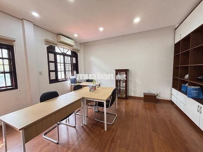 Cho thuê phòng làm văn phòng – có máy lạnh & WC riêng