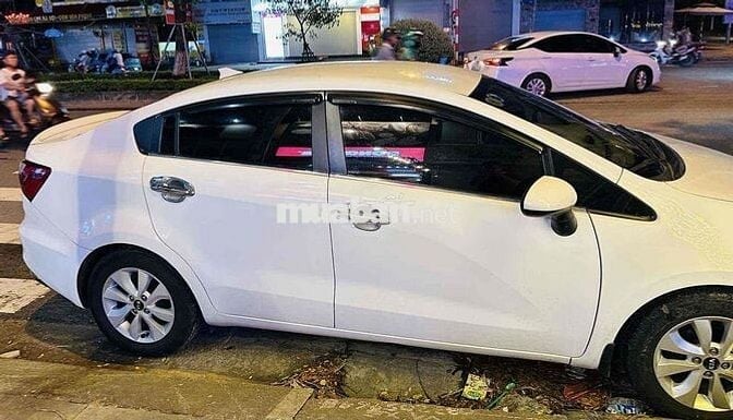 Kia Rio 2015 1.4 AT Sedan - 135000 km