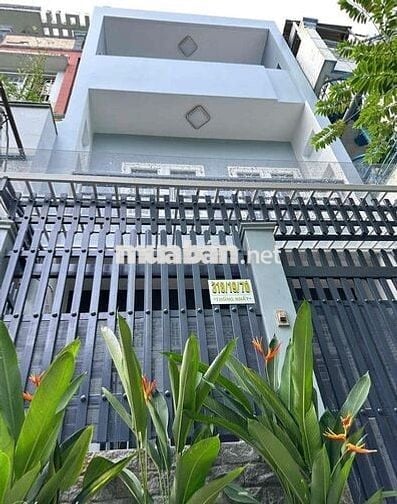 nhà 3 tầng 48 mét vuông 3 phòng ngủ đường Thống nhẩt khu yên tĩnh. giấ
