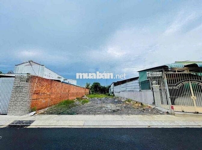 Lô đất ngay chợ trung tâm, dân ở kín, giá chỉ 480 triệu/sổ riêng!”