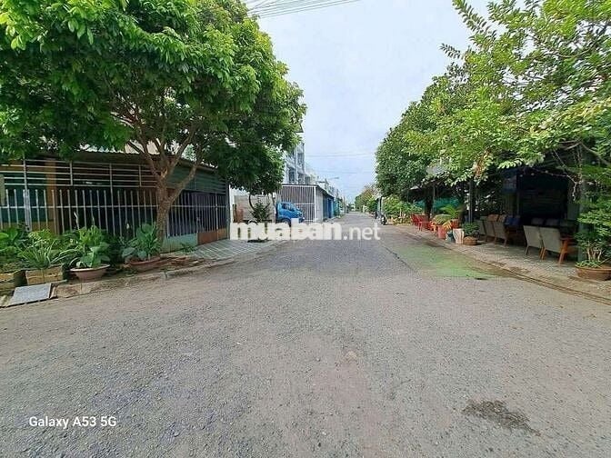 Bán đất KDC Bến Lức, 140m2/1,6 tỷ. Sổ sẵn. Em có nhận ký gửi nhà đất ạ